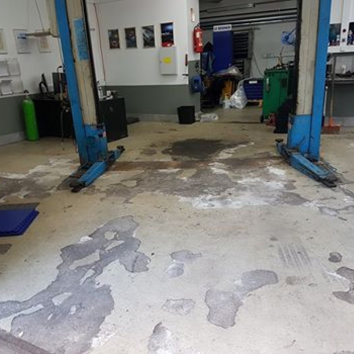 Podlaha do autoservisu, Česko
