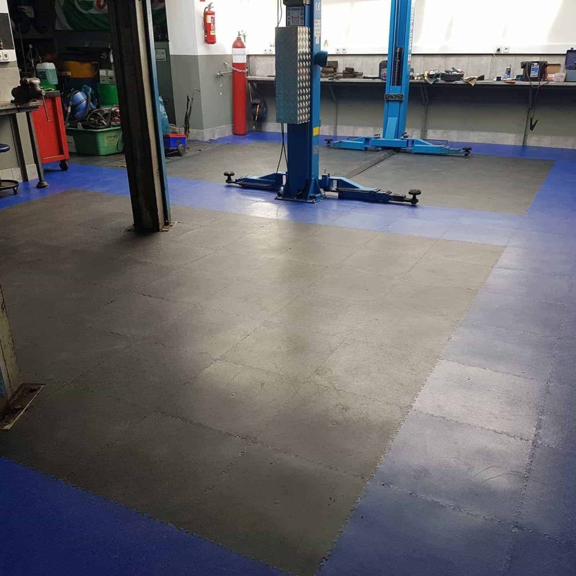Podlaha do autoservisu, Česko
