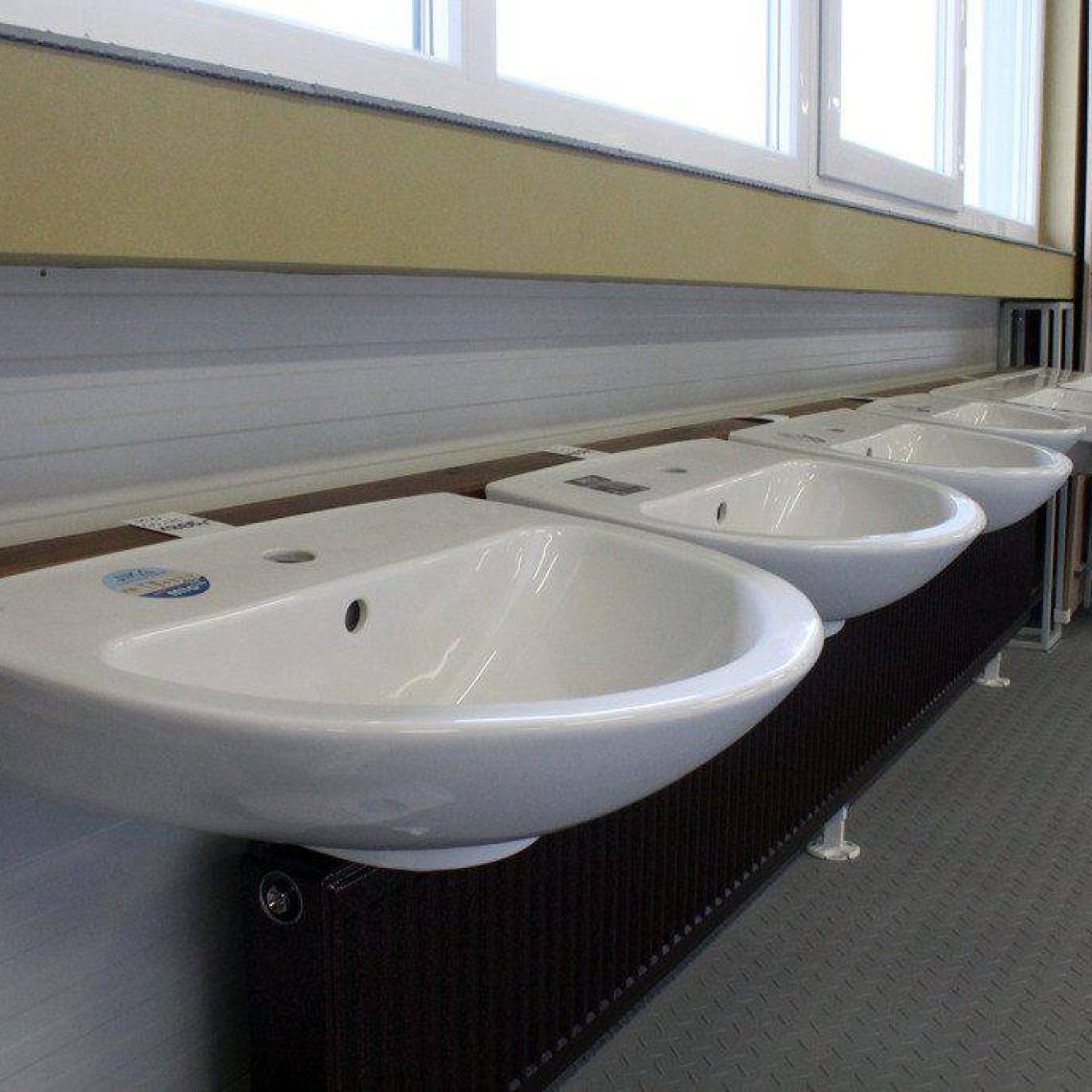 Prodejna instalatérských potřeb, Česko