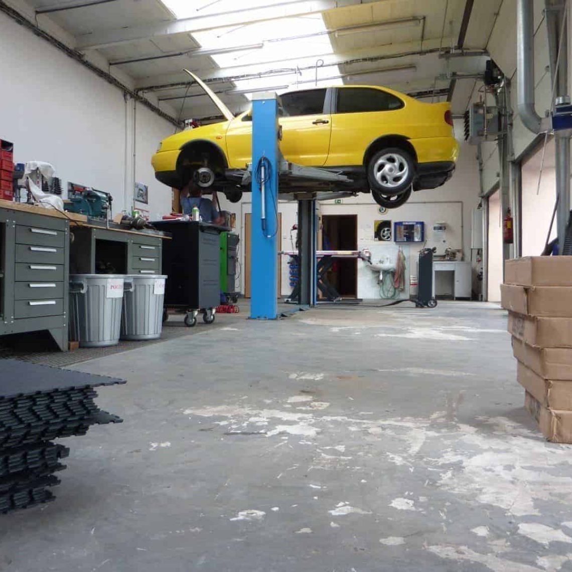 Autoservis, Česko