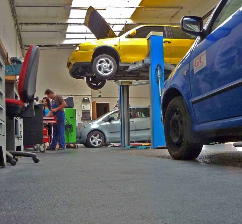 Autoservis, Česko